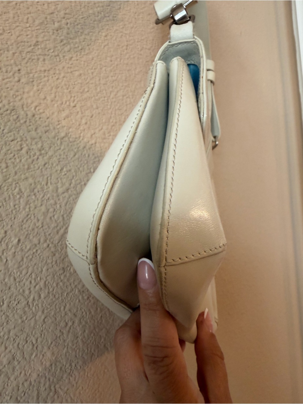 Hobo Leather Shoulder Bag in Cream - Picture 4 of 9